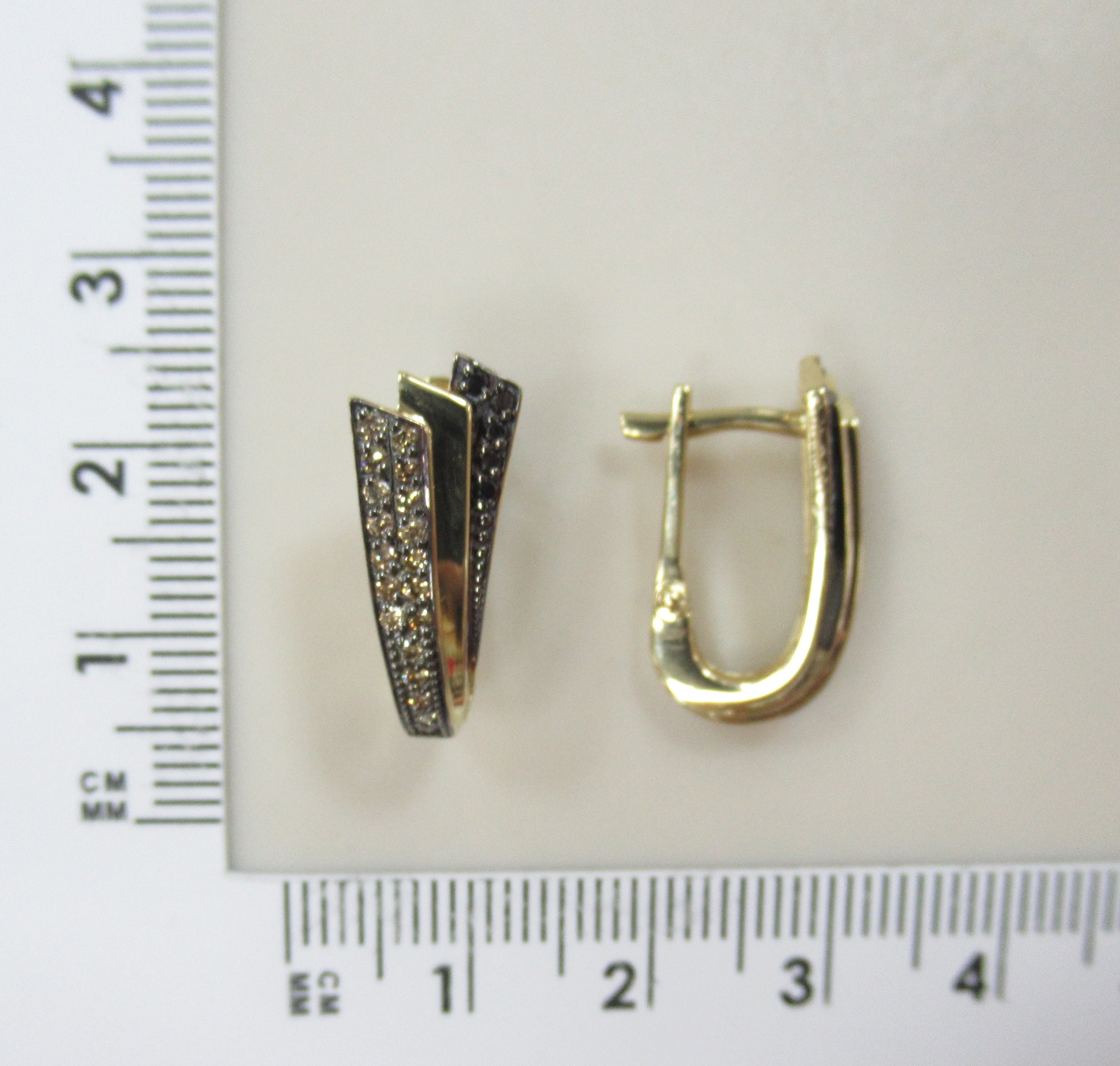 Серьги из желтого золота с коньячными и черными бриллиантами